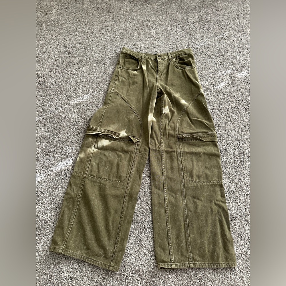 urban outfitters green cargo style pants, size 26.